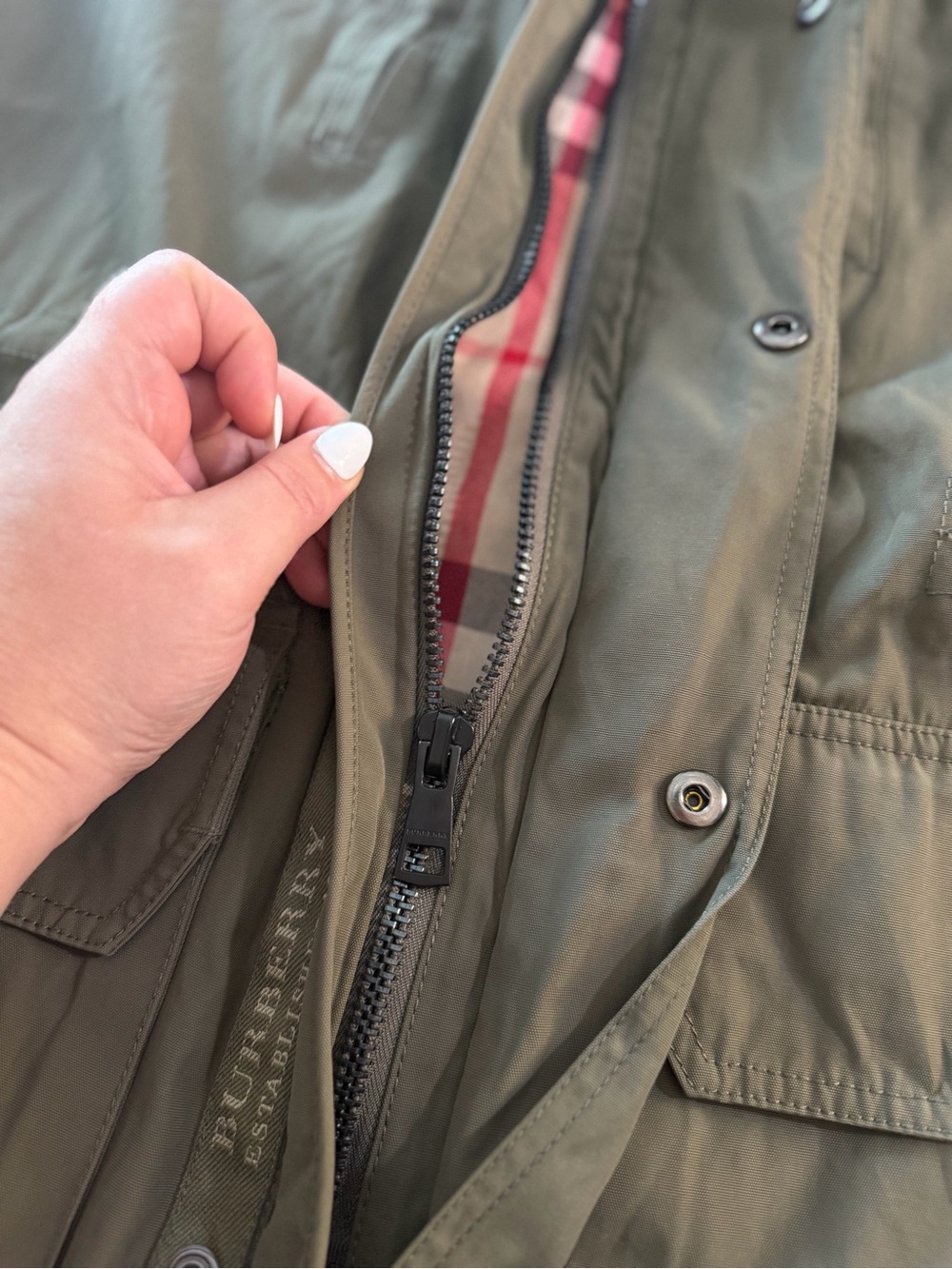 Burberry Olive Green Hooded Field Jacket with Signature Check Lining - Picture 3 of 9